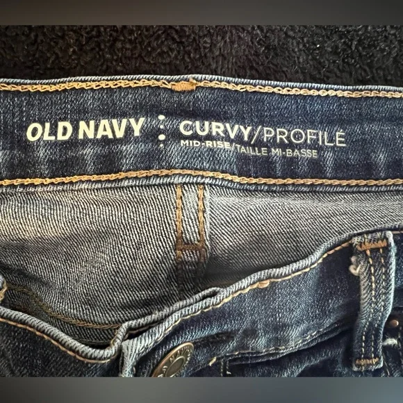 Old Navy Curvy Profile Mid Rise Dark Wash Jeans - Women’s size 12 long - Picture 2 of 9
